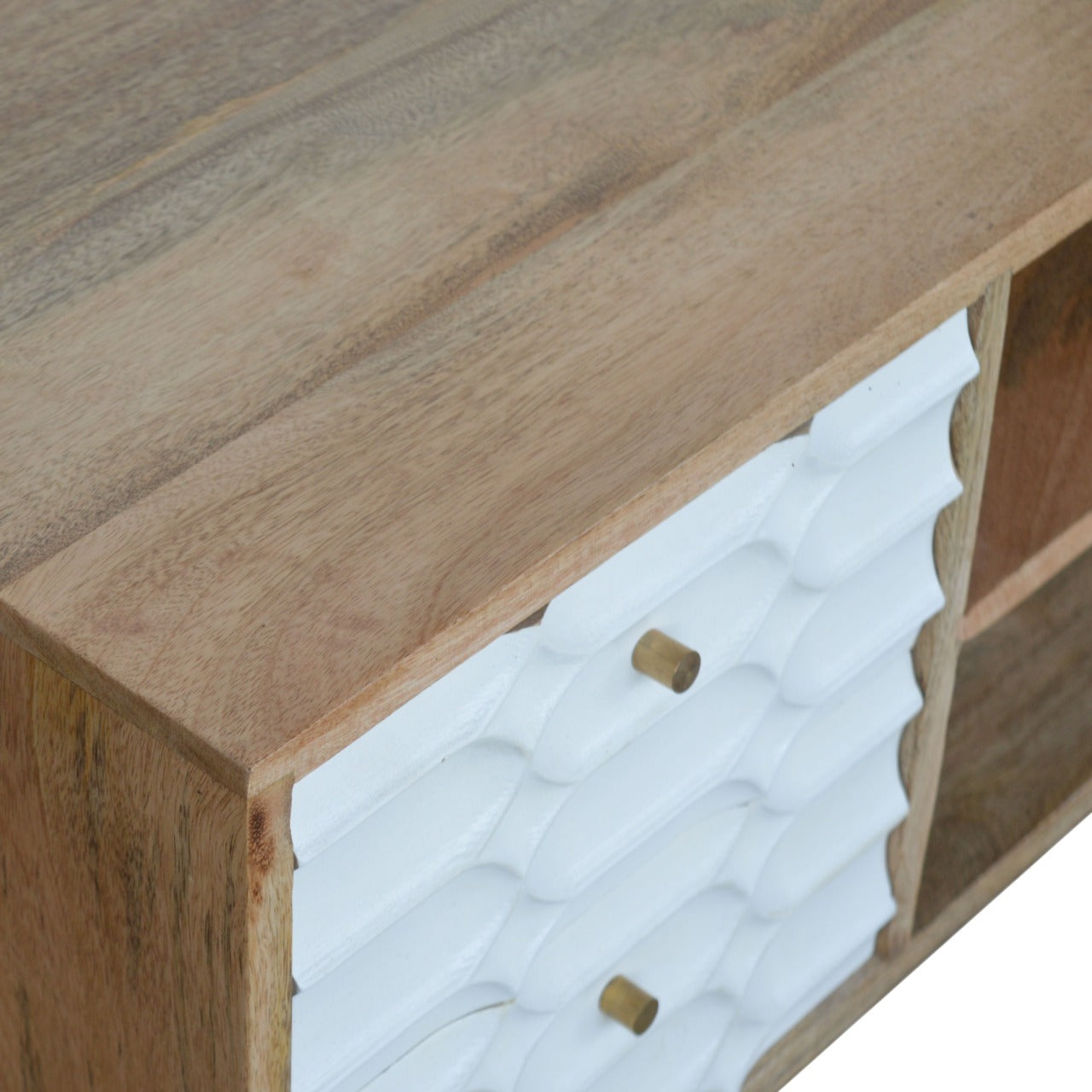 Capsule White Painted Media Unit