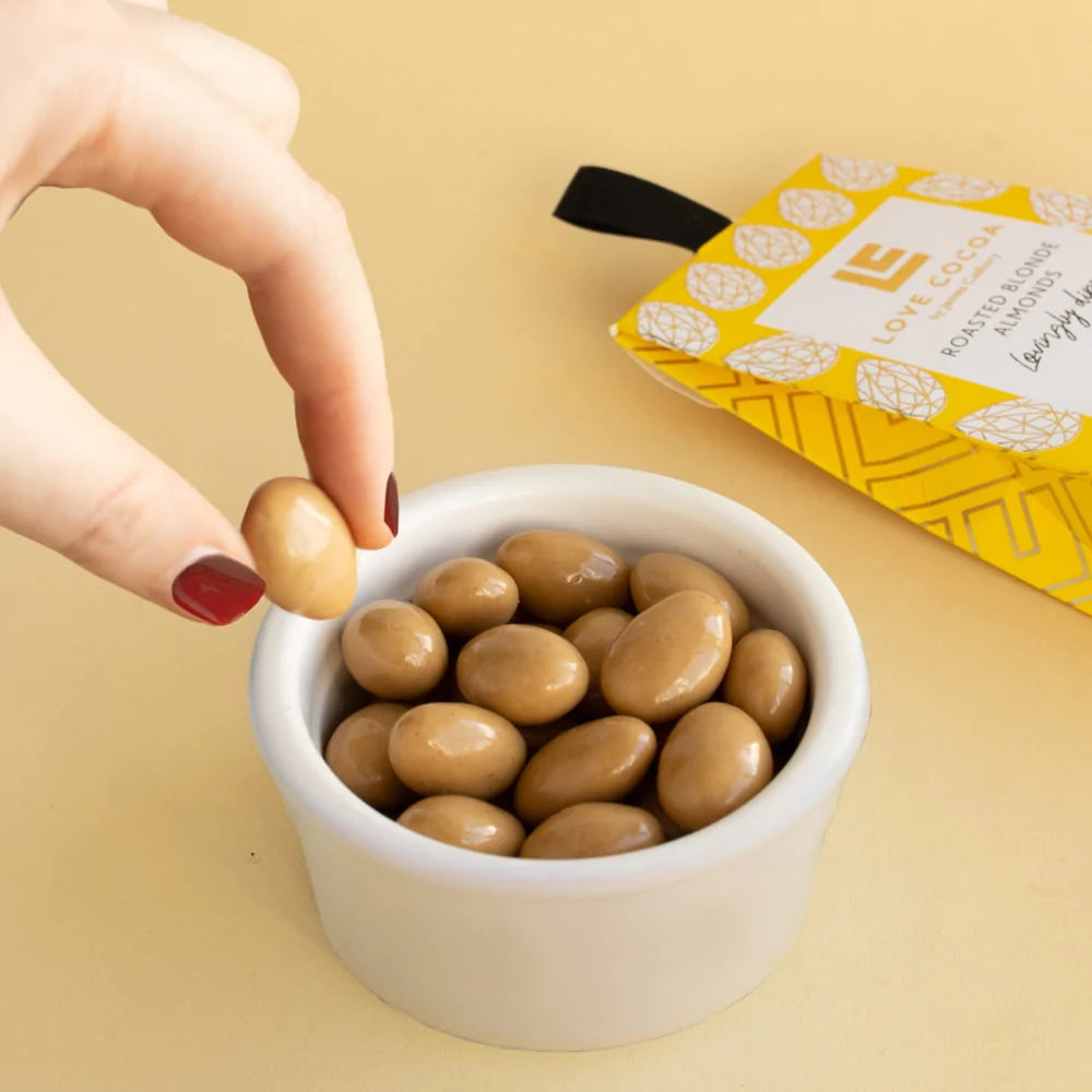 Love Cocoa Roasted Blonde Almonds in White Chocolate (100g)